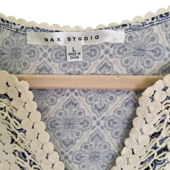 Max Studio Blue & Cream Bohemian Tank Top w Eyelet Lace Detail sz L - Picture 4 of 10